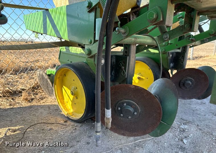 image for item LH9346 John Deere planter