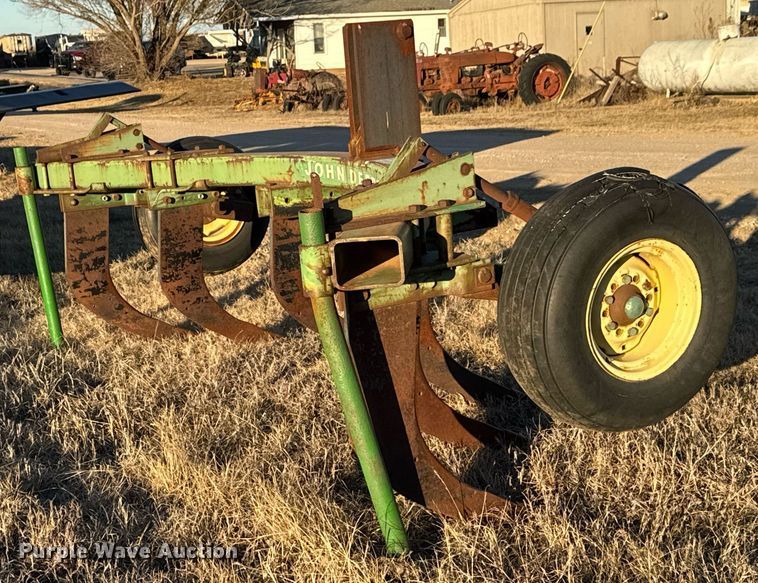 image for item LH9361 John Deere V-ripper