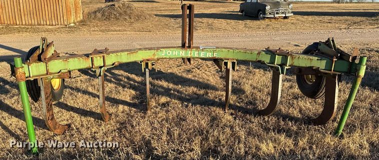 image for item LH9361 John Deere V-ripper