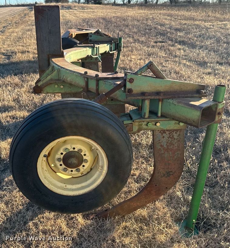 image for item LH9361 John Deere V-ripper