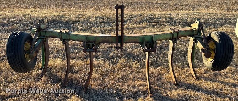 image for item LH9361 John Deere V-ripper