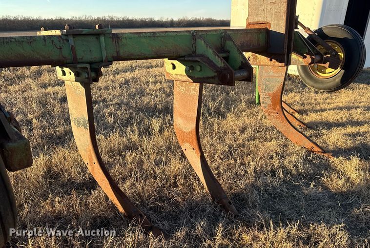 image for item LH9361 John Deere V-ripper