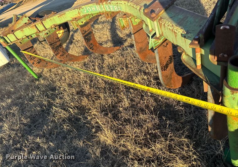 image for item LH9361 John Deere V-ripper