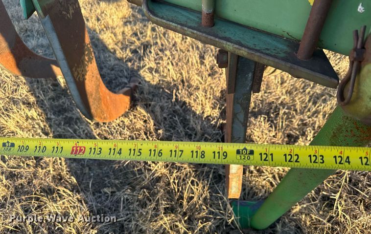 image for item LH9361 John Deere V-ripper