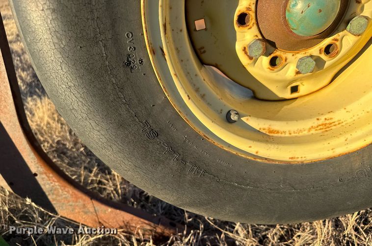 image for item LH9361 John Deere V-ripper