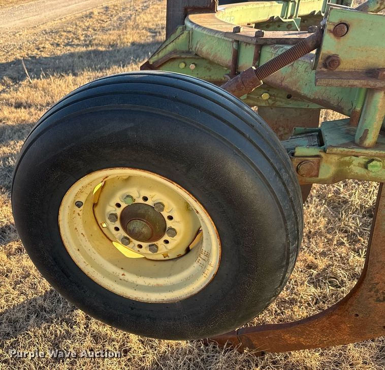 image for item LH9361 John Deere V-ripper