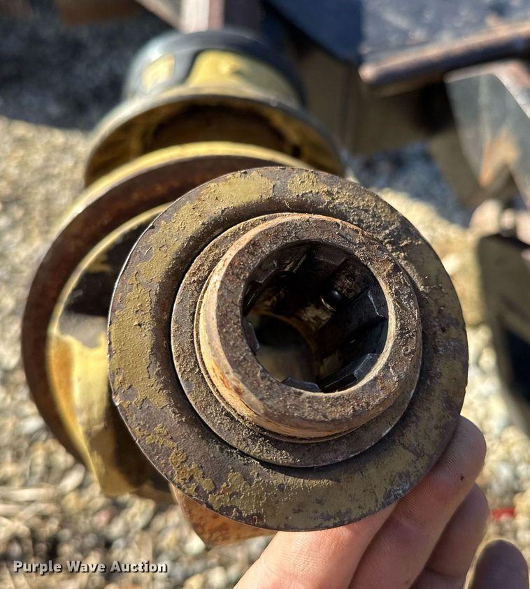 image for item LH9373 Mahindra 3615 Ol' Grizz batwing rotary mower