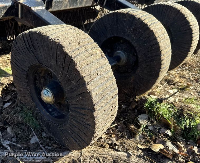 image for item LH9373 Mahindra 3615 Ol' Grizz batwing rotary mower