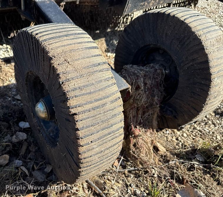 image for item LH9373 Mahindra 3615 Ol' Grizz batwing rotary mower