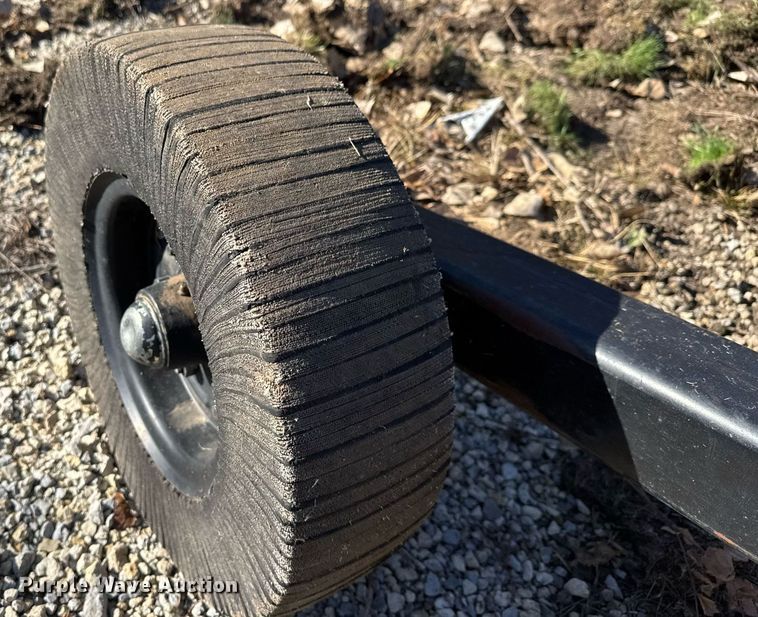 image for item LH9373 Mahindra 3615 Ol' Grizz batwing rotary mower