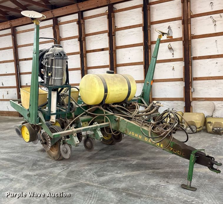 image for item OG9760 John Deere 7000 planter