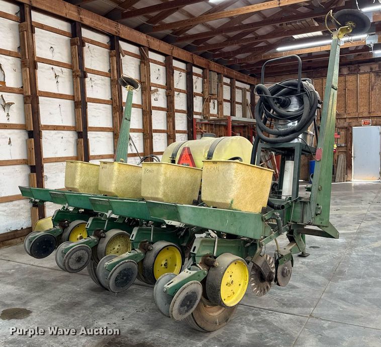 image for item OG9760 John Deere 7000 planter