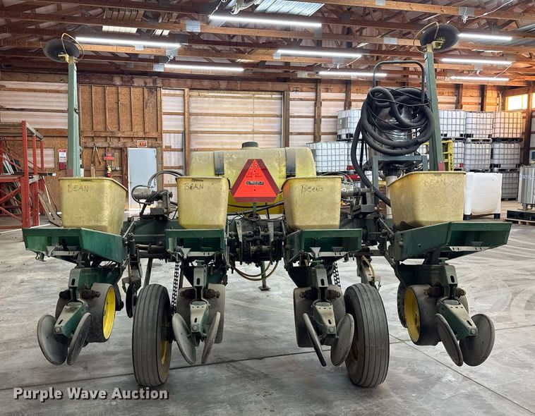 image for item OG9760 John Deere 7000 planter