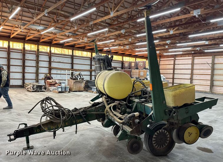 image for item OG9760 John Deere 7000 planter