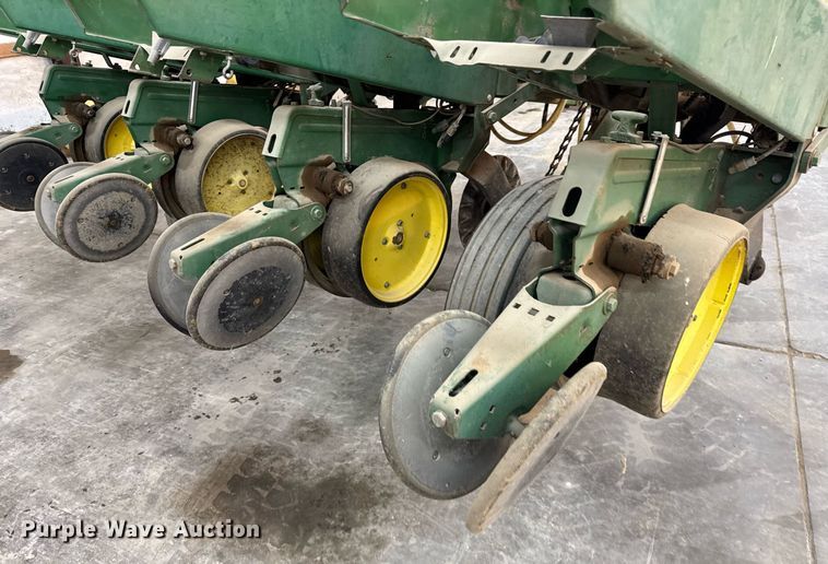image for item OG9760 John Deere 7000 planter