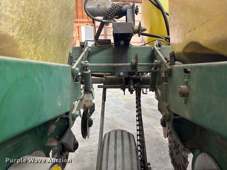 image for item OG9760 John Deere 7000 planter