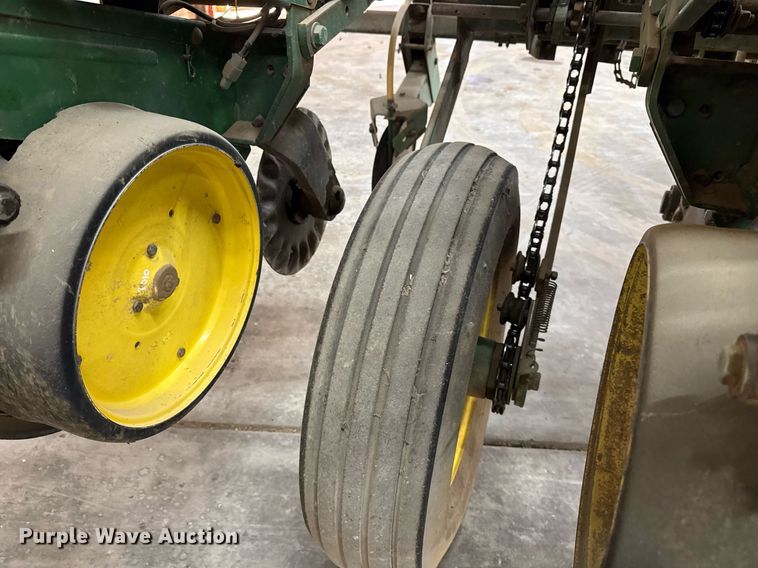 image for item OG9760 John Deere 7000 planter