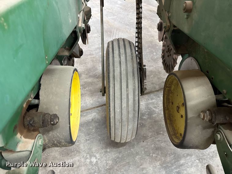 image for item OG9760 John Deere 7000 planter