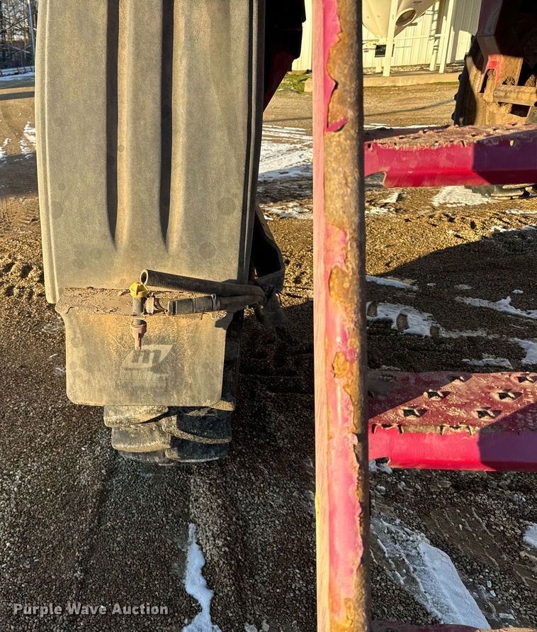 image for item OG9762 2014 Miller Nitro 5240 sprayer