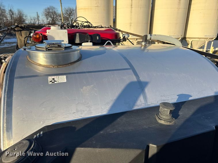 image for item OG9762 2014 Miller Nitro 5240 sprayer