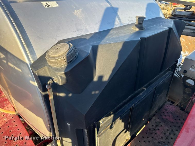 image for item OG9762 2014 Miller Nitro 5240 sprayer