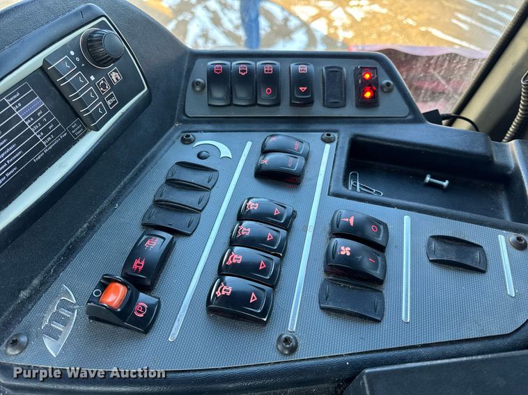 image for item OG9762 2014 Miller Nitro 5240 sprayer