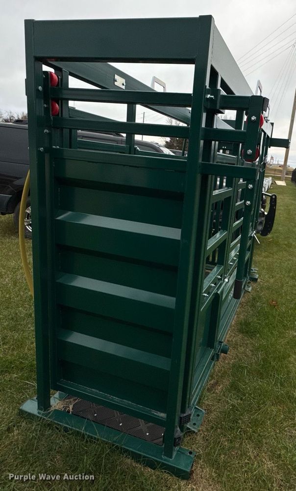 image for item OJ9269 EINGP F320 livestock squeeze chute