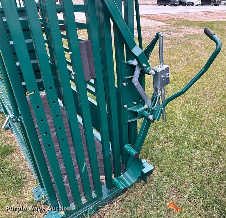 image for item OJ9269 EINGP F320 livestock squeeze chute