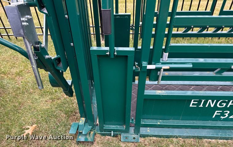 image for item OJ9269 EINGP F320 livestock squeeze chute
