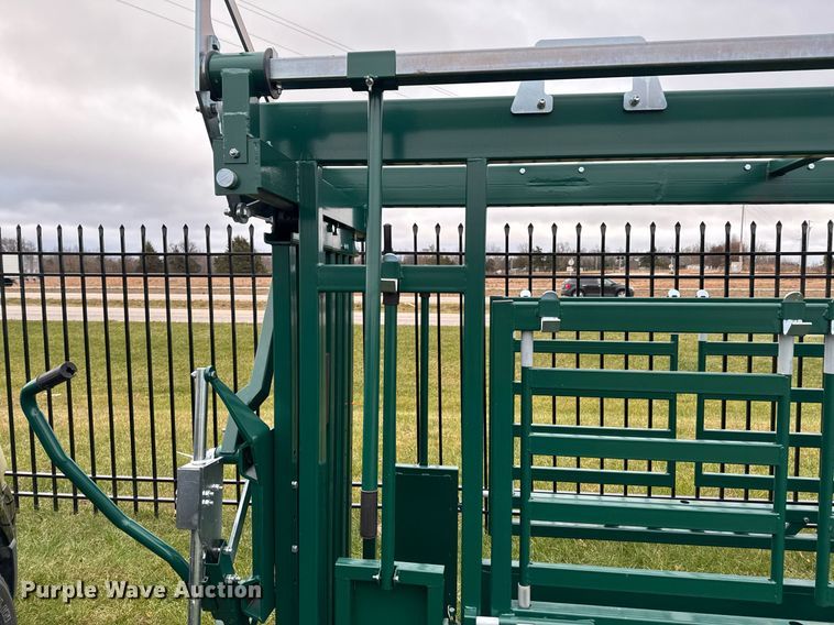 image for item OJ9269 EINGP F320 livestock squeeze chute