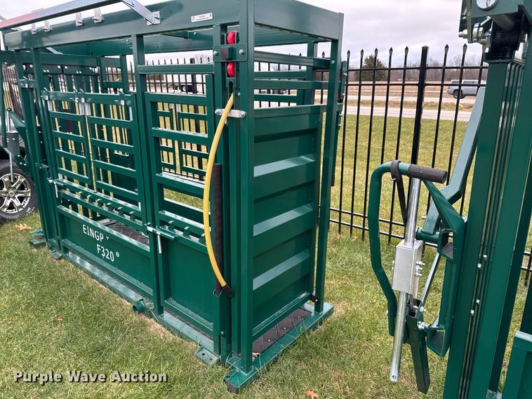 image for item OJ9269 EINGP F320 livestock squeeze chute
