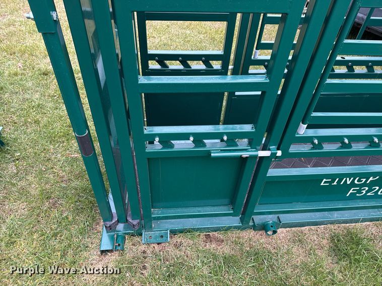 image for item OJ9269 EINGP F320 livestock squeeze chute