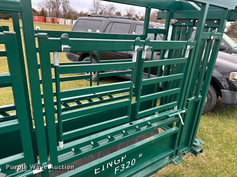 image for item OJ9269 EINGP F320 livestock squeeze chute