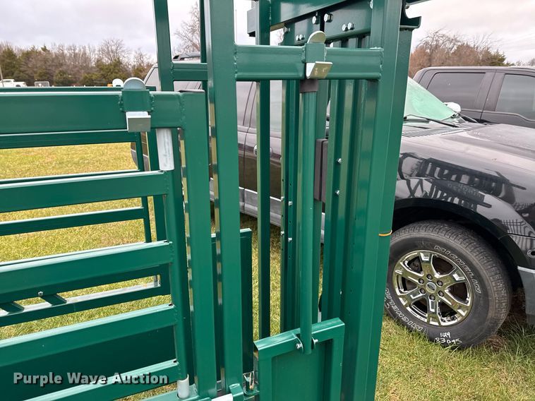 image for item OJ9269 EINGP F320 livestock squeeze chute