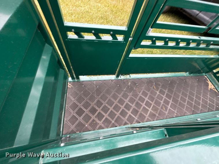 image for item OJ9269 EINGP F320 livestock squeeze chute