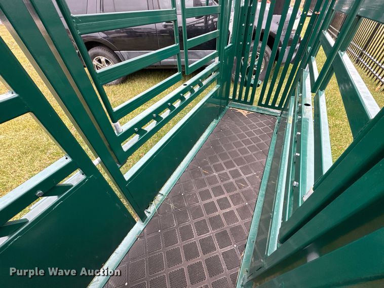 image for item OJ9269 EINGP F320 livestock squeeze chute
