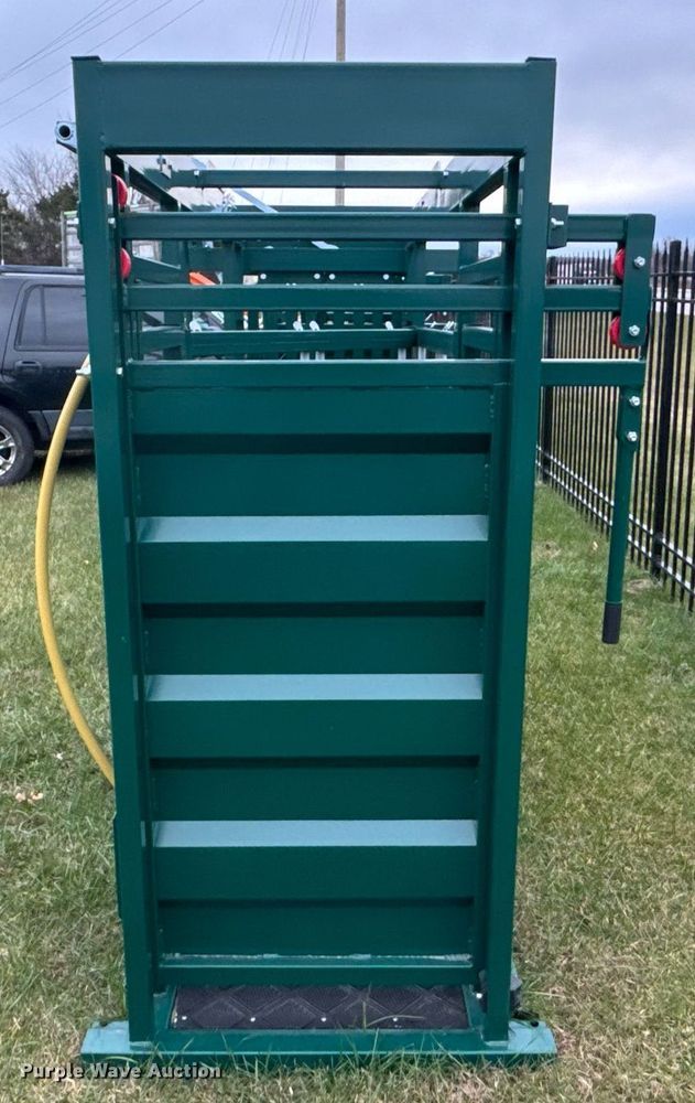 image for item OJ9270 EINGP F320 livestock squeeze chute