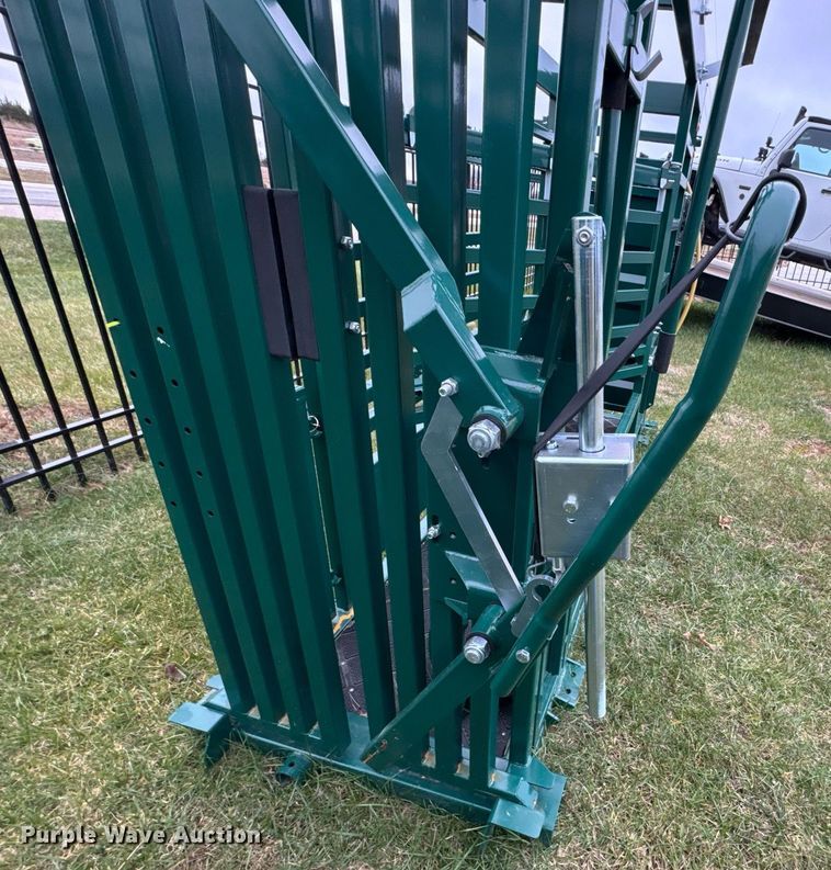 image for item OJ9270 EINGP F320 livestock squeeze chute
