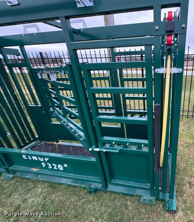 image for item OJ9270 EINGP F320 livestock squeeze chute