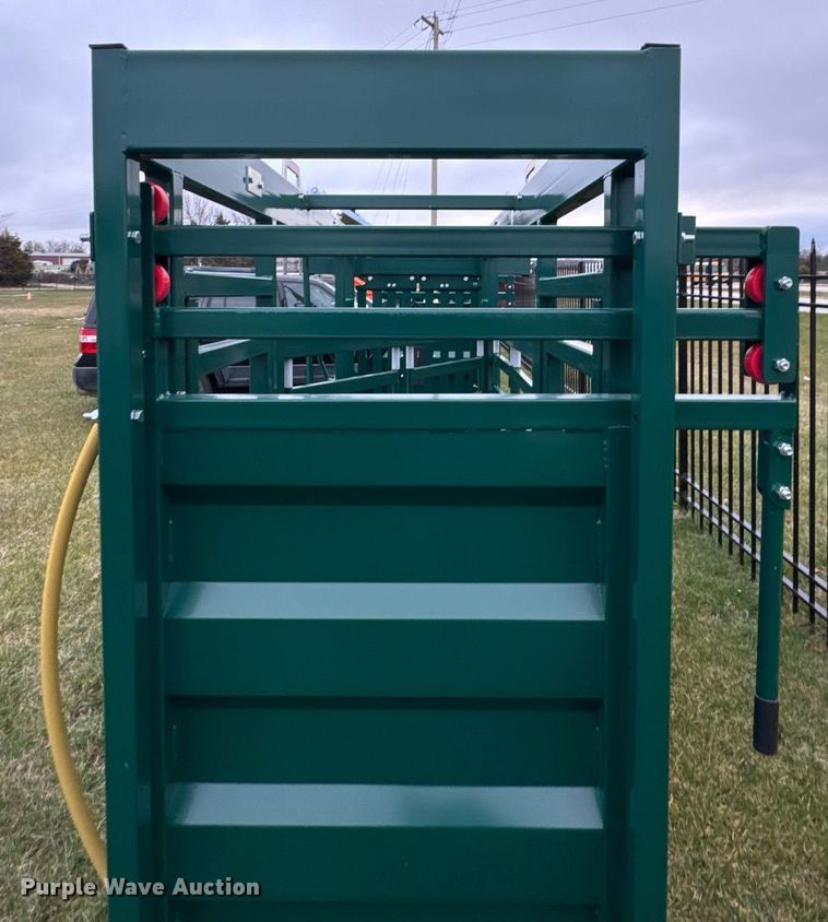 image for item OJ9270 EINGP F320 livestock squeeze chute