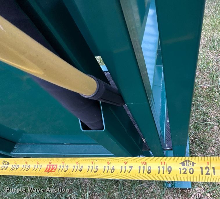 image for item OJ9270 EINGP F320 livestock squeeze chute