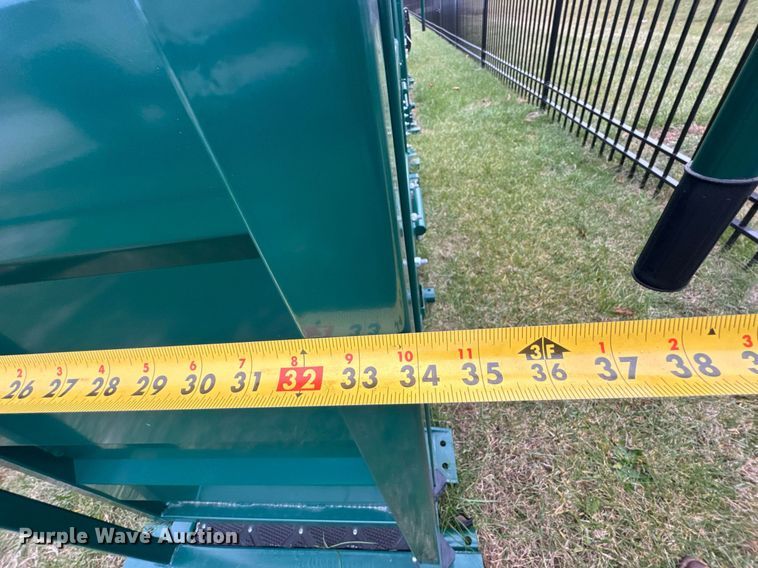 image for item OJ9270 EINGP F320 livestock squeeze chute