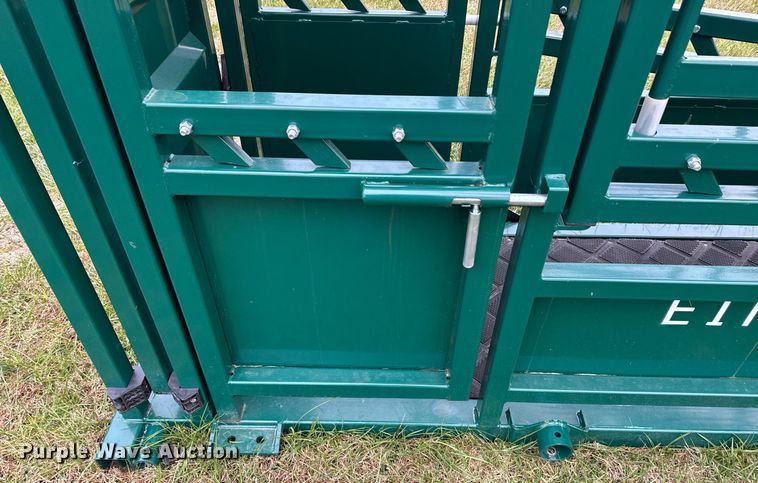 image for item OJ9270 EINGP F320 livestock squeeze chute