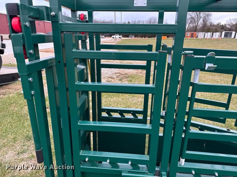 image for item OJ9270 EINGP F320 livestock squeeze chute
