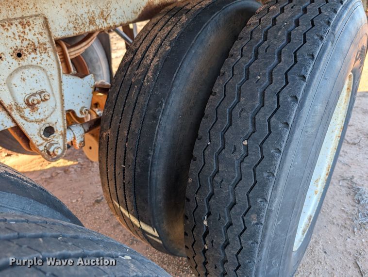 image for item ZA0516 1976 Timpte grain trailer