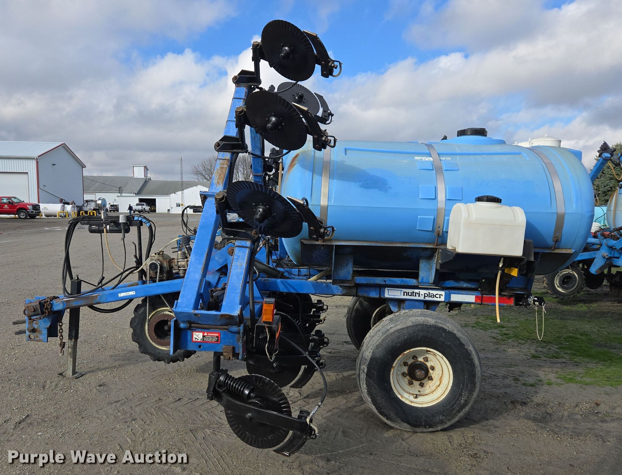 Case 2800 liquid fertilizer applicator in Covington, OH | Item