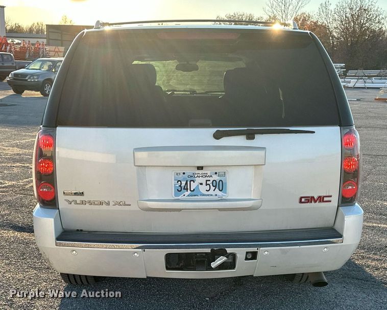 image for item DF8439 2012 GMC Yukon Denali SUV
