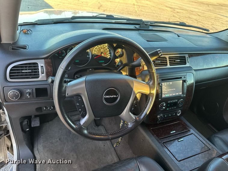 image for item DF8439 2012 GMC Yukon Denali SUV