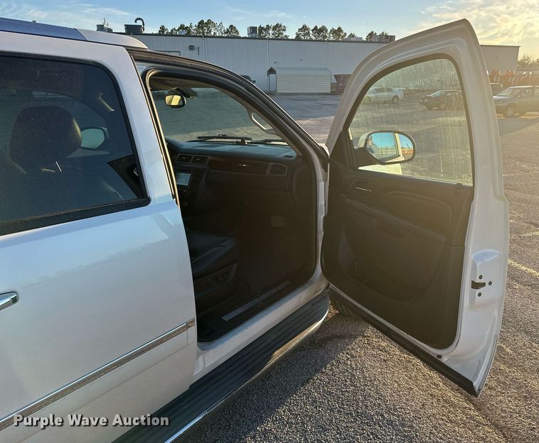 image for item DF8439 2012 GMC Yukon Denali SUV