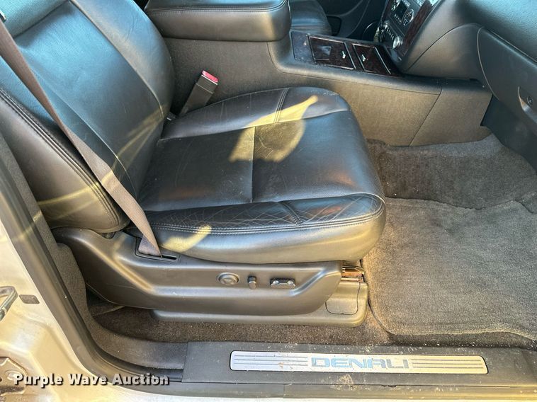 image for item DF8439 2012 GMC Yukon Denali SUV